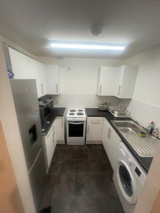 لندن Lovely Spacious Entire 1 Bedroom Apartment - New Management المظهر الخارجي الصورة