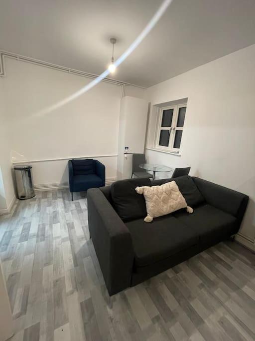 لندن Lovely Spacious Entire 1 Bedroom Apartment - New Management المظهر الخارجي الصورة